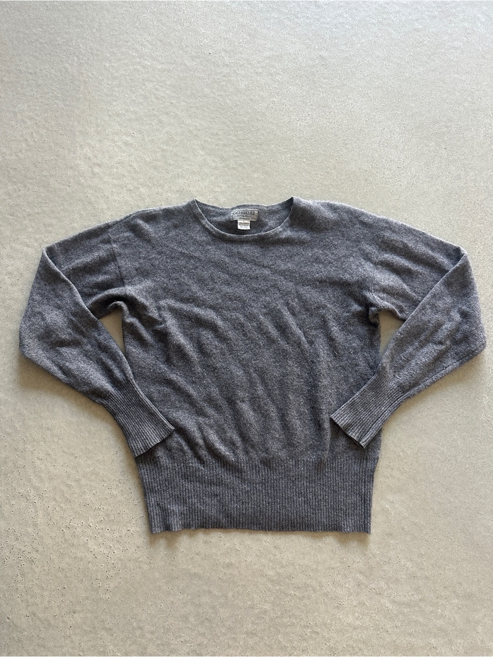 Women’s Crewneck Cashmere Sweater in Heather Gray size L